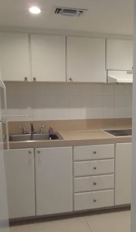 $329,000 | 1000 West Avenue, Unit 1032, Miami Beach, FL 33139