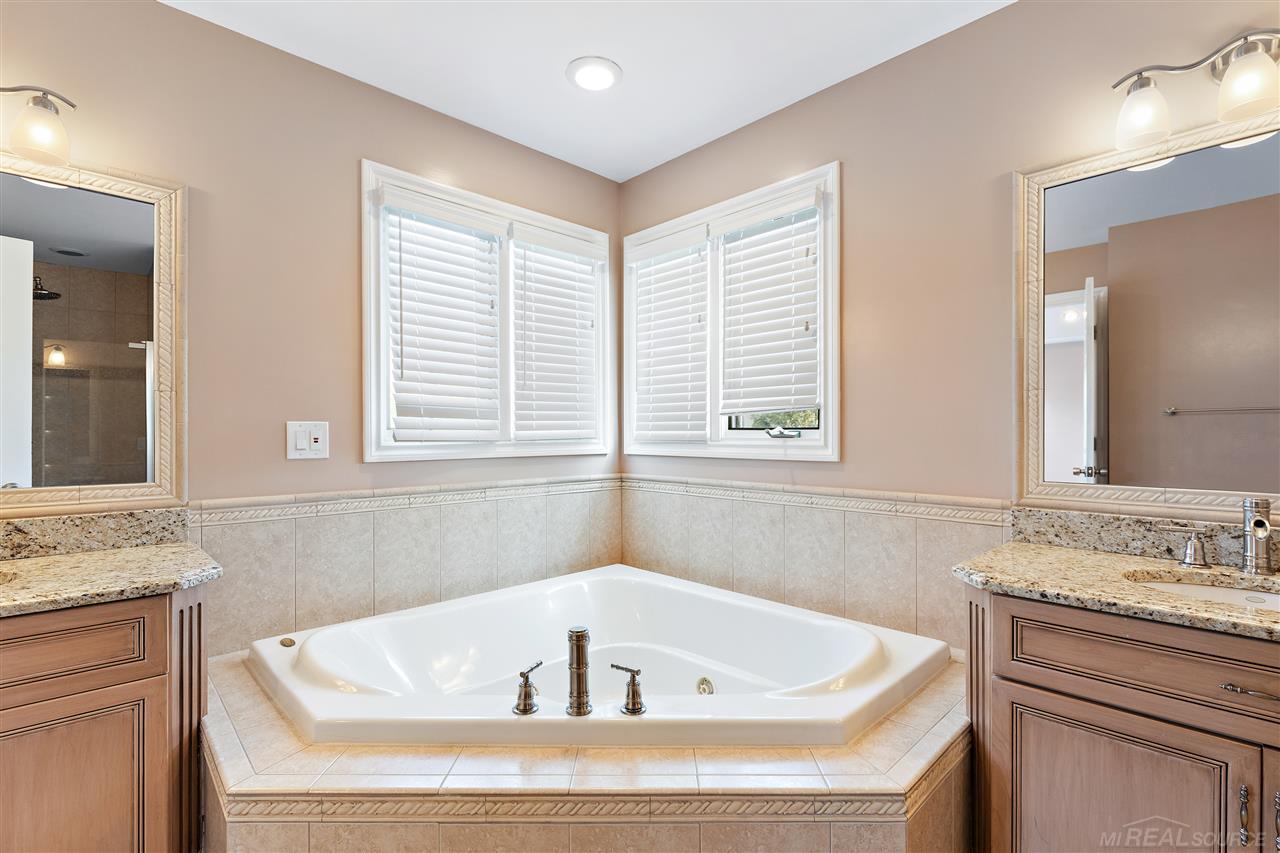 1158 Rochelle Park Drive Rochester, MI 48309 - Photo 45 of 59 50024789-46.JPG