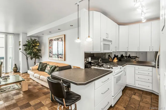 $375,000 | 269 Grand Central Parkway, Unit 27T | Glen Oaks