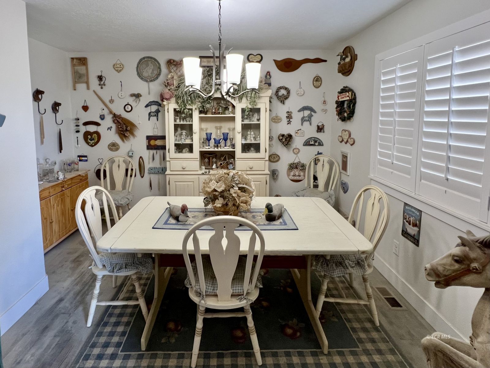 625 Sun Vly Road Spring Creek, NV 89815 - Photo 12 of 38 a view of a dining room with furniture and chandelier
