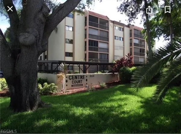 a view of a back yard of the house