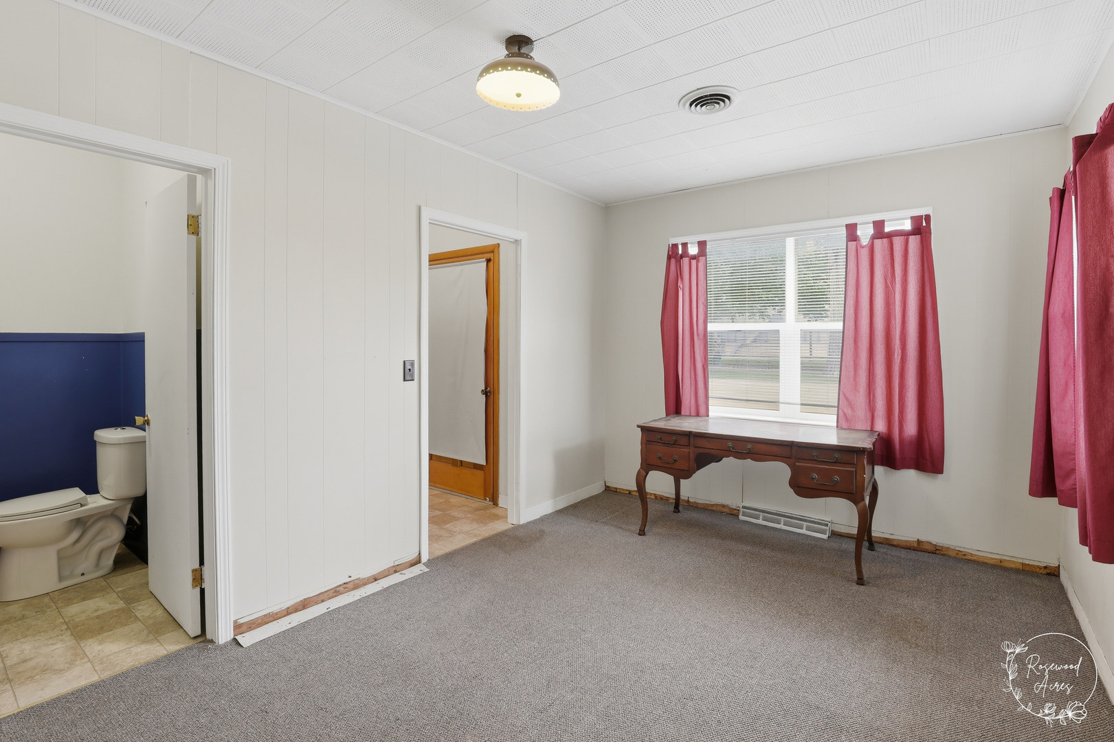 409 Main Street Crescent City, IL 60928 - Photo 9 of 22 a living room with furniture and a window
