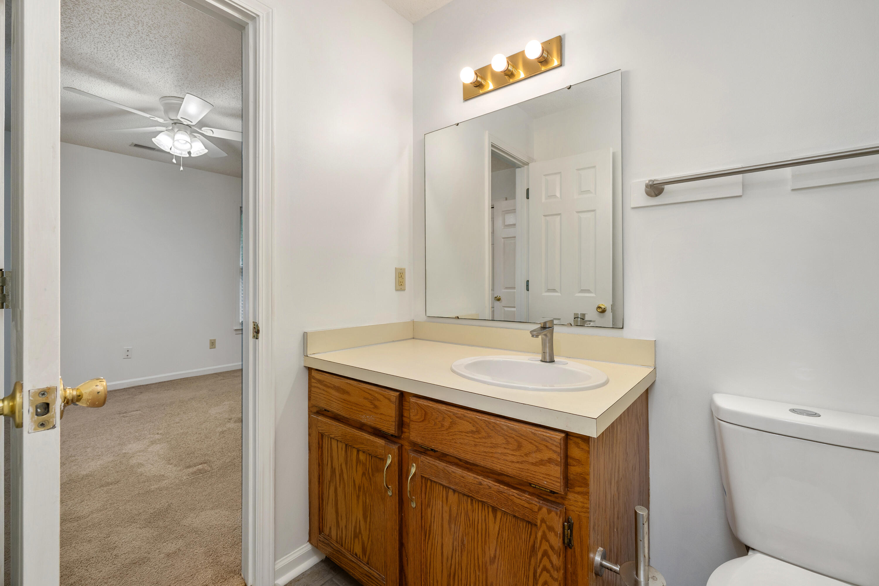 48 Cumberland Way Sumter, SC 29150 - Photo 24 of 43 HALL GUEST BATHROOM