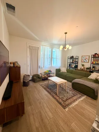 $4,000 | 1659 18th Street, Oakland, CA 94607