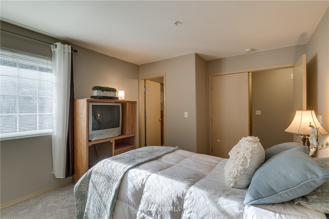 10837 East Riverside Drive, Unit 1B Bothell, WA 98011 - Photo 11 of 20
