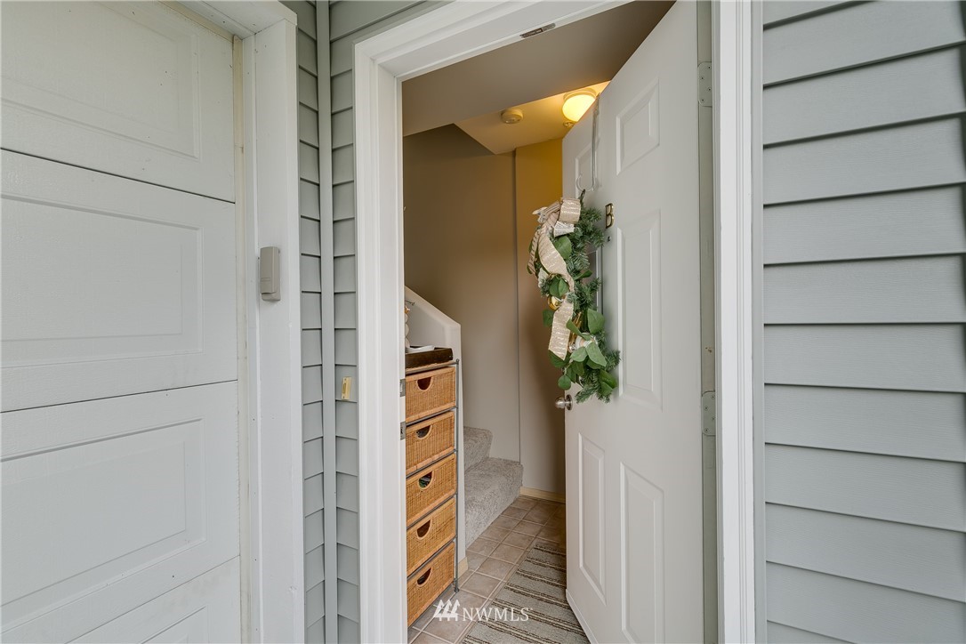 10837 East Riverside Drive, Unit 1B Bothell, WA 98011 - Photo 3 of 20