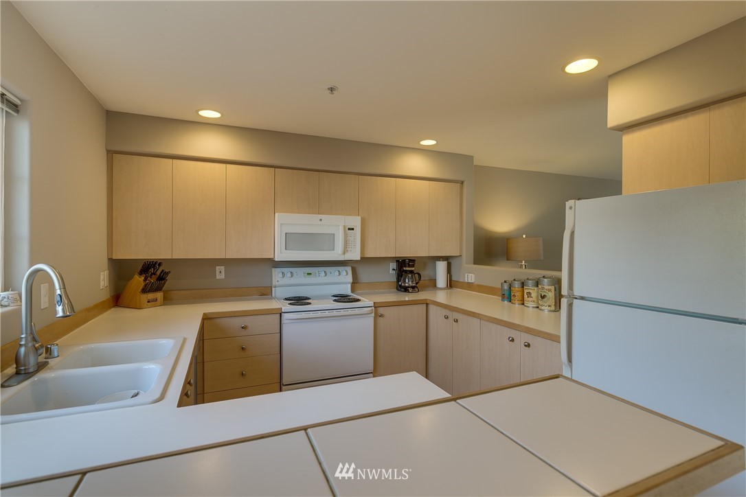 10837 East Riverside Drive, Unit 1B Bothell, WA 98011 - Photo 7 of 20