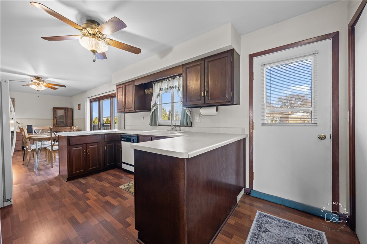 27W285 Bauer Road Naperville, IL 60563 - Photo 6 of 34