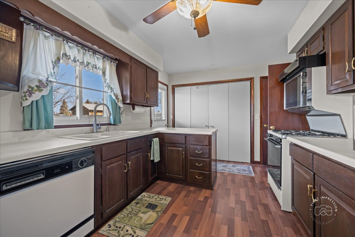 27W285 Bauer Road Naperville, IL 60563 - Photo 10 of 34