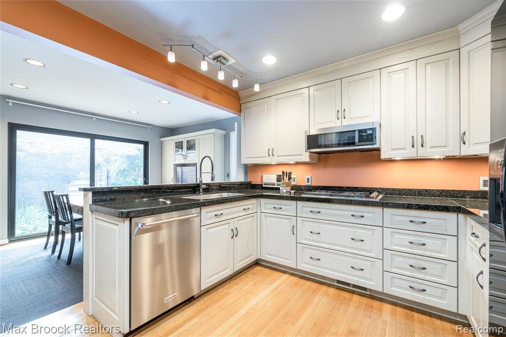 32481 Evergreen Road Beverly Hills, MI 48025 - Photo 31 of 57
