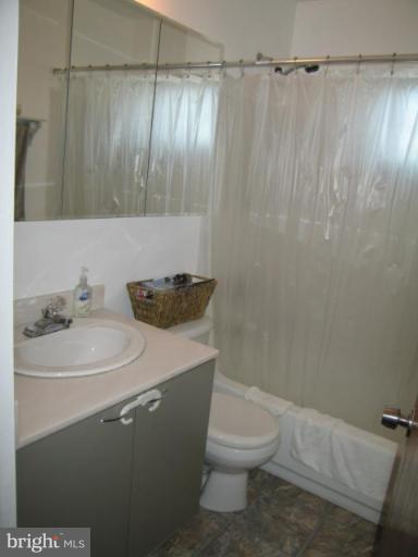 7854 Shellye Road Glen Burnie, MD 21060 - Photo 10 of 22 Nice main floor full bathroom