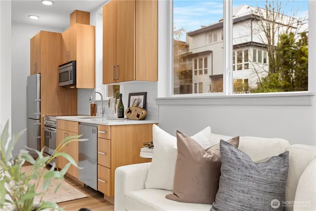 $885,000 | 724 North 36th Street, Seattle, WA 98103