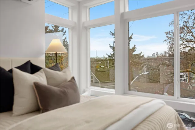 $885,000 | 724 North 36th Street, Seattle, WA 98103