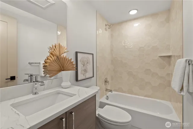 $885,000 | 724 North 36th Street, Seattle, WA 98103