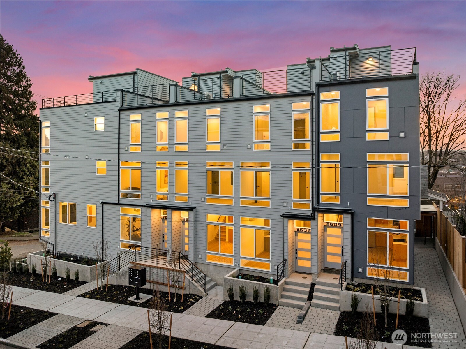 724 North 36th Street Seattle, WA 98103 - Photo 3 of 34