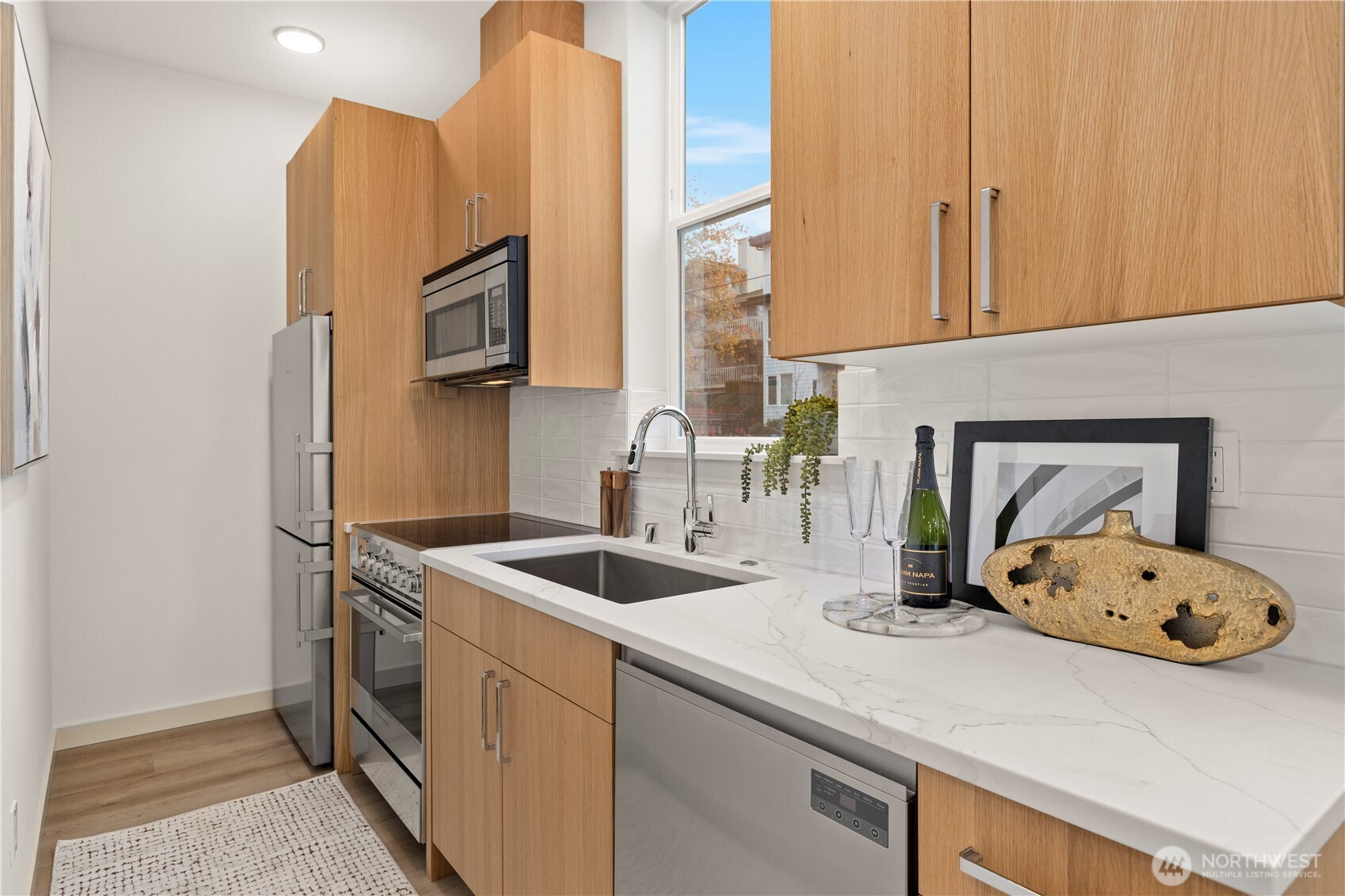 724 North 36th Street Seattle, WA 98103 - Photo 7 of 34