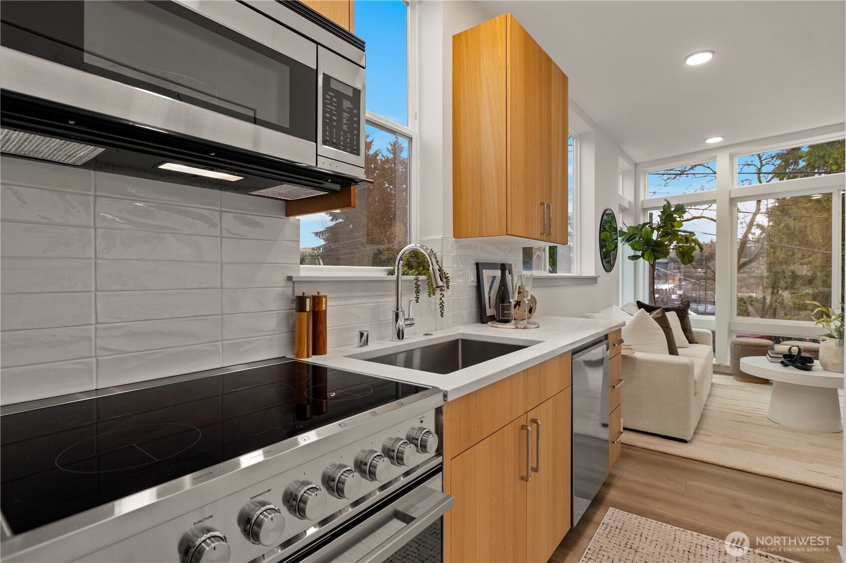 724 North 36th Street Seattle, WA 98103 - Photo 9 of 34