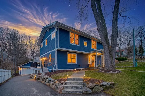 $1,599,000 | 121 Courtland Street, Excelsior, MN 55331