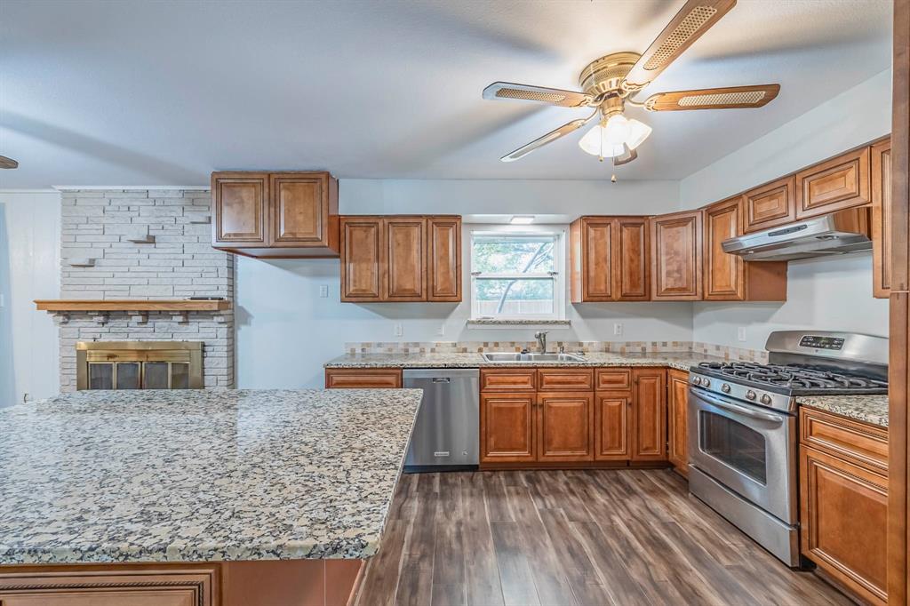 310 South Grove Road Richardson, TX 75081 - Photo 9 of 33