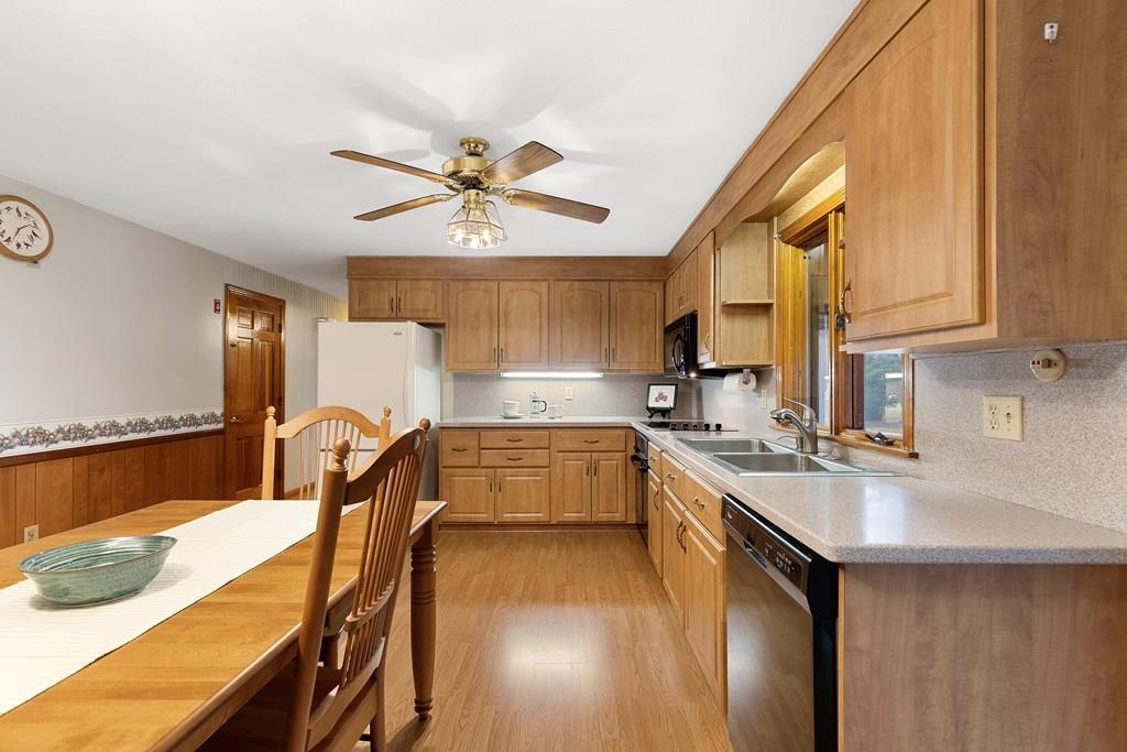 178 Deershorn Road Lancaster, MA 01523 - Photo 3 of 21 Gallery Image 3