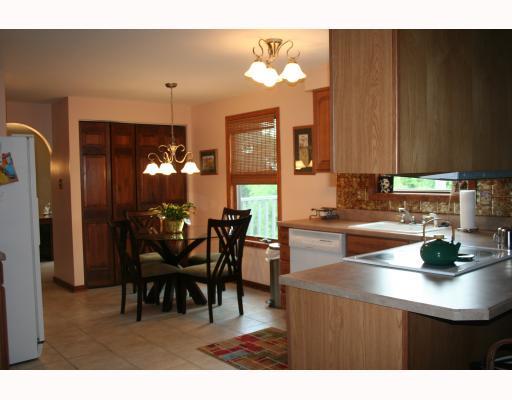178 Ridgeview Drive Wexford, PA 15090 - Photo 3 of 15 Kitchen. NEWER FLOORING (01) AND CABINETS (03) IN THE KITCHEN THAT IS OPEN TO THE FAMILY ROOM. LAUNDRY IS CONVENIENTLY LOCATED BEHIND CLOSED DOORS IN THE KITCHEN. NEW WINDOW OVER SINK (09).