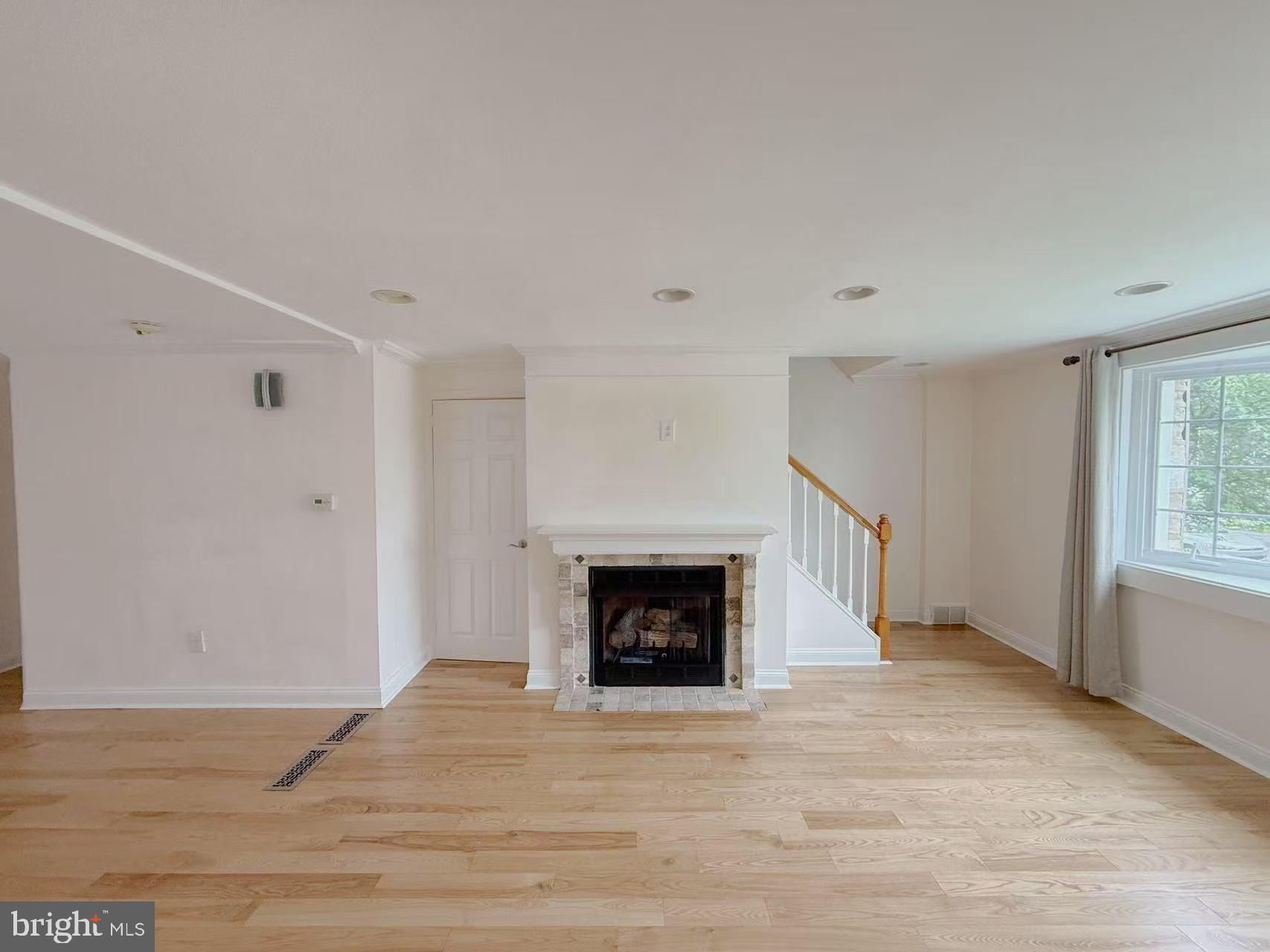 9235 Outlook Avenue Philadelphia, PA 19114 - Photo 4 of 18