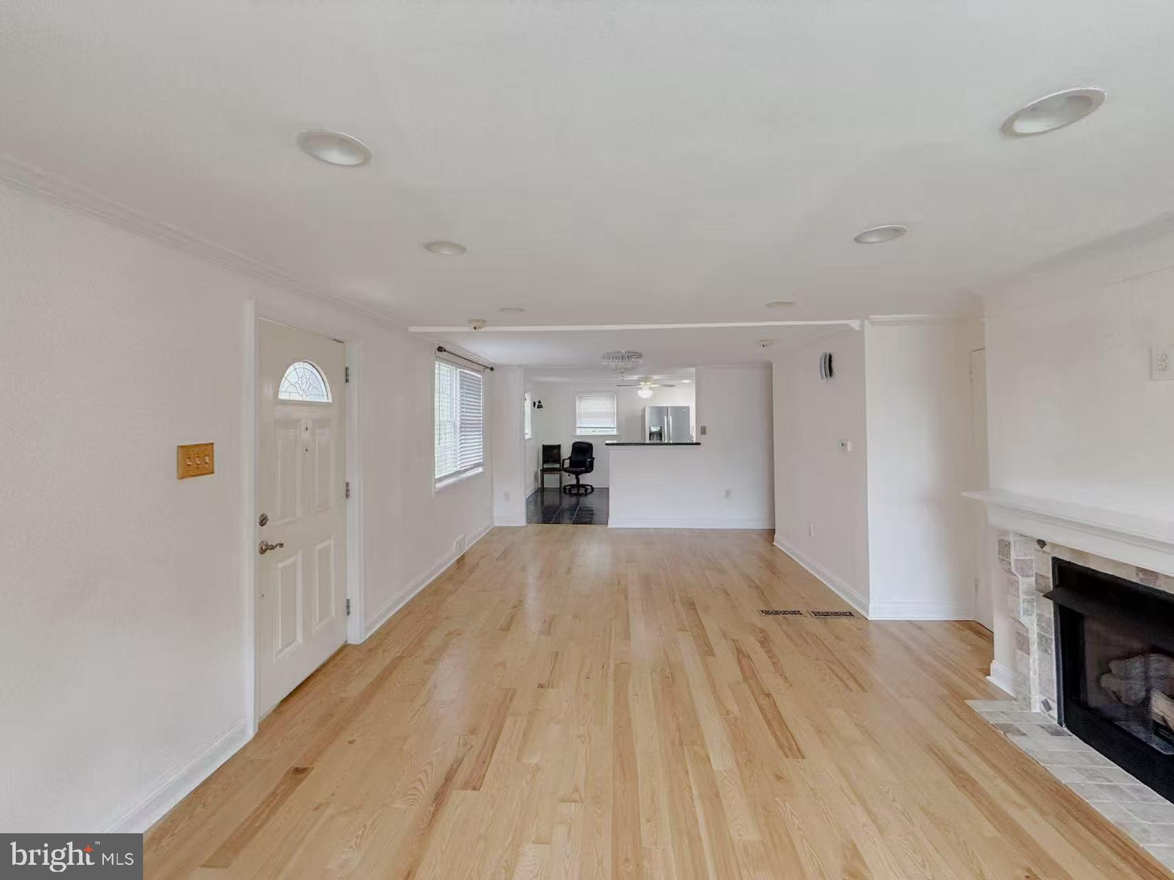 9235 Outlook Avenue Philadelphia, PA 19114 - Photo 5 of 18