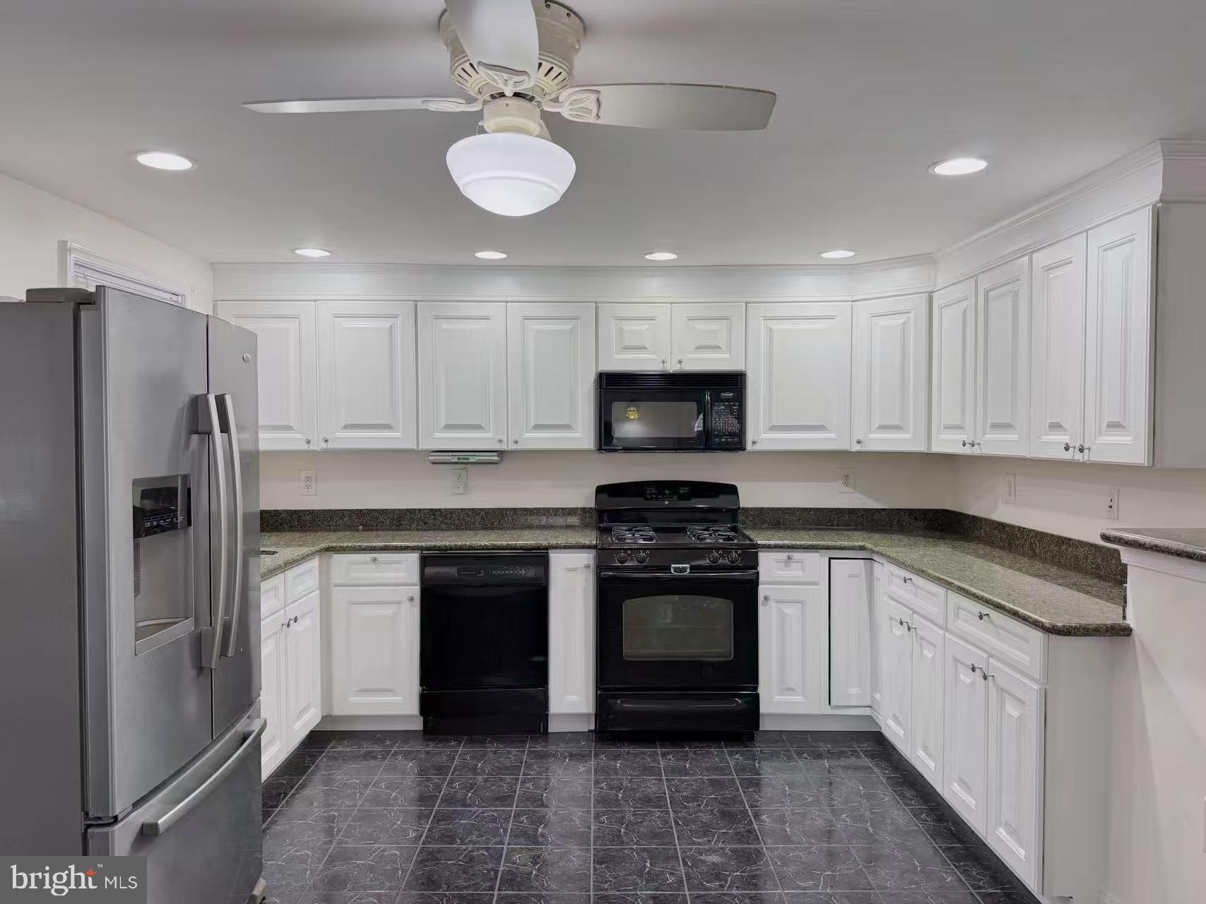 9235 Outlook Avenue Philadelphia, PA 19114 - Photo 8 of 18