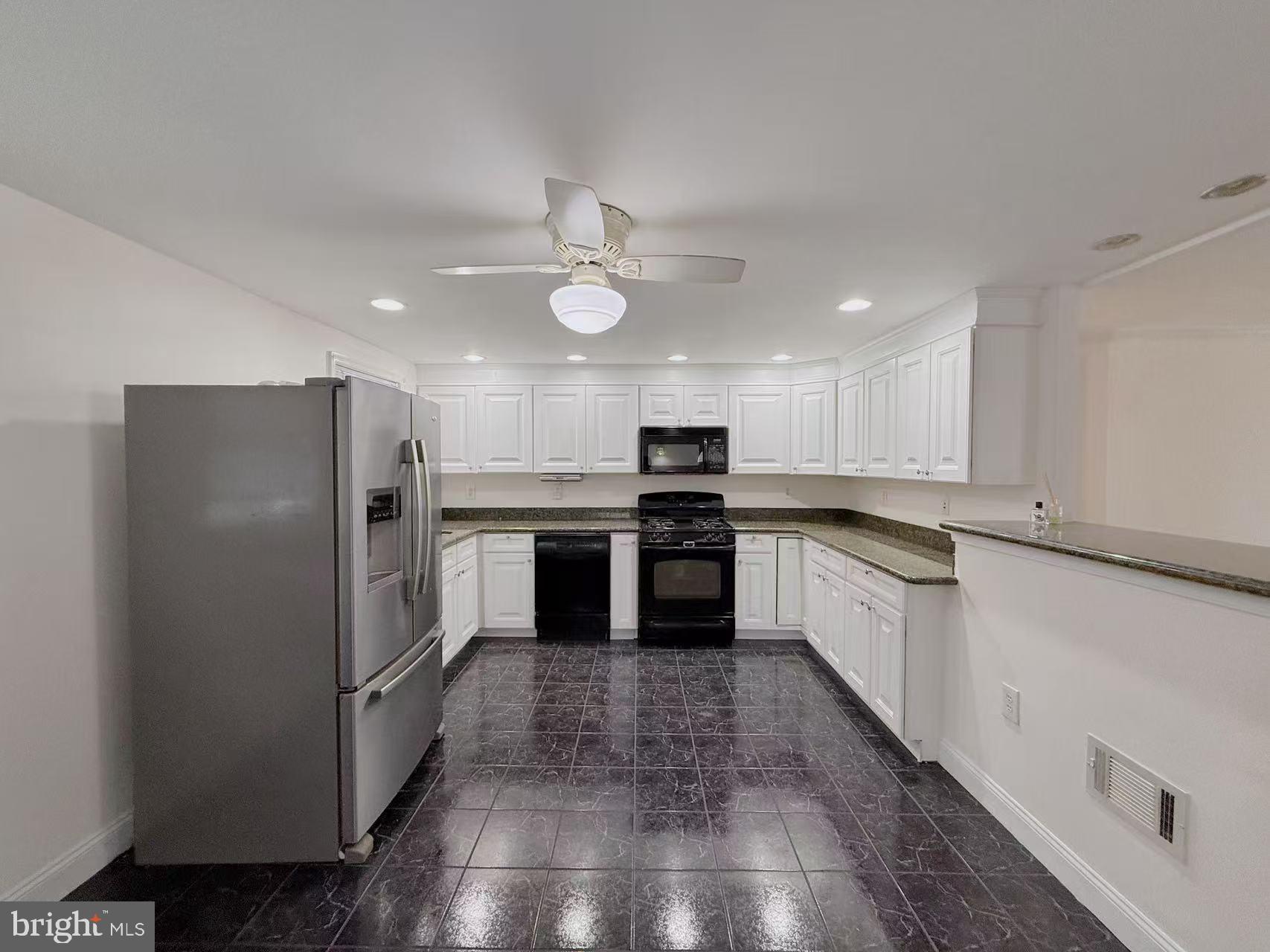 9235 Outlook Avenue Philadelphia, PA 19114 - Photo 9 of 18