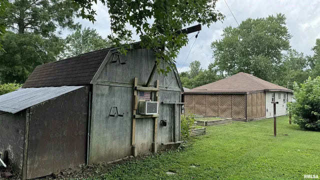 $27,500 | 1208 East 5th Street, West Frankfort, IL 62896