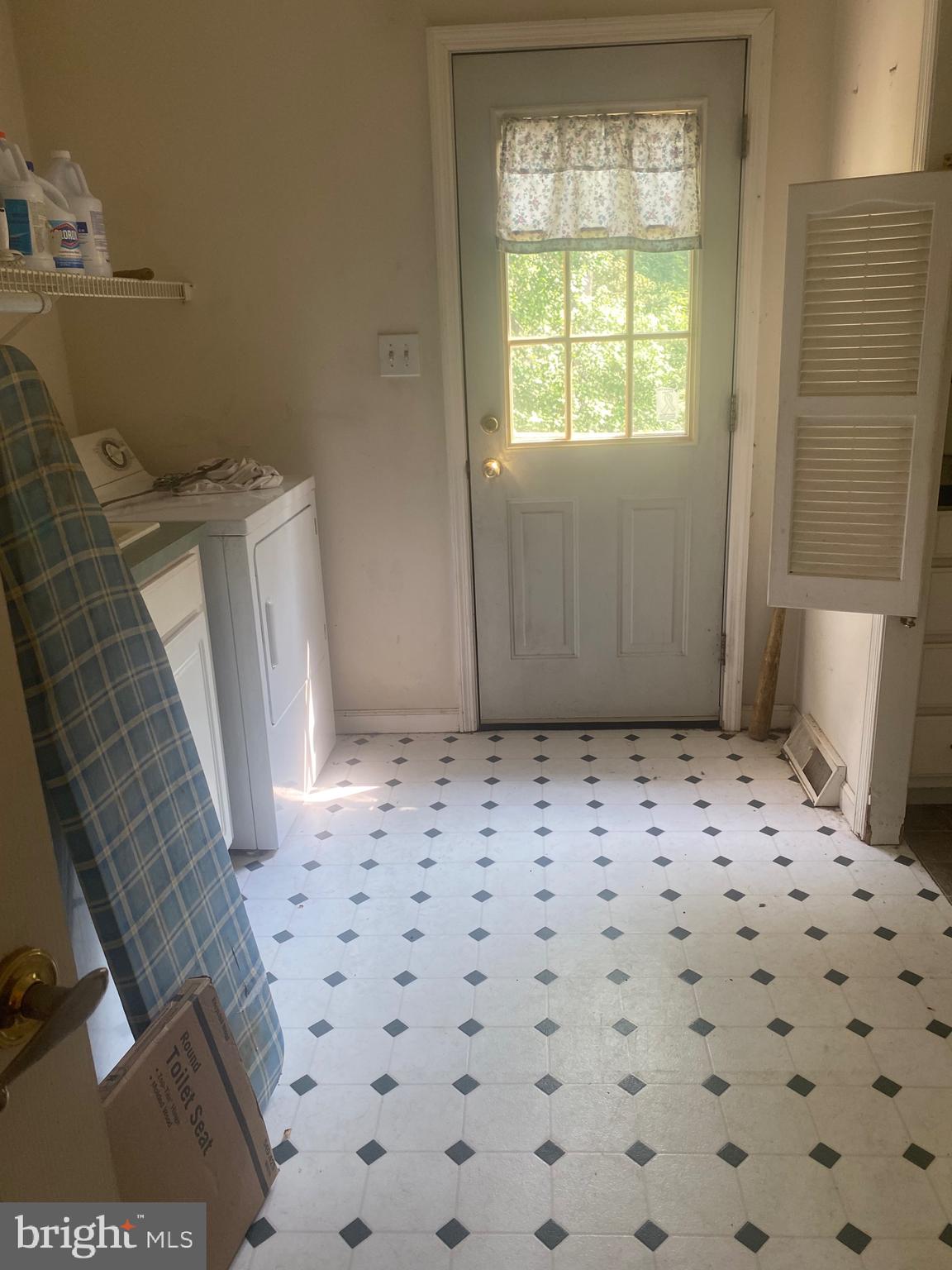 6701 Springbrook Lane Clinton, MD 20735 - Photo 17 of 53 Laundry area