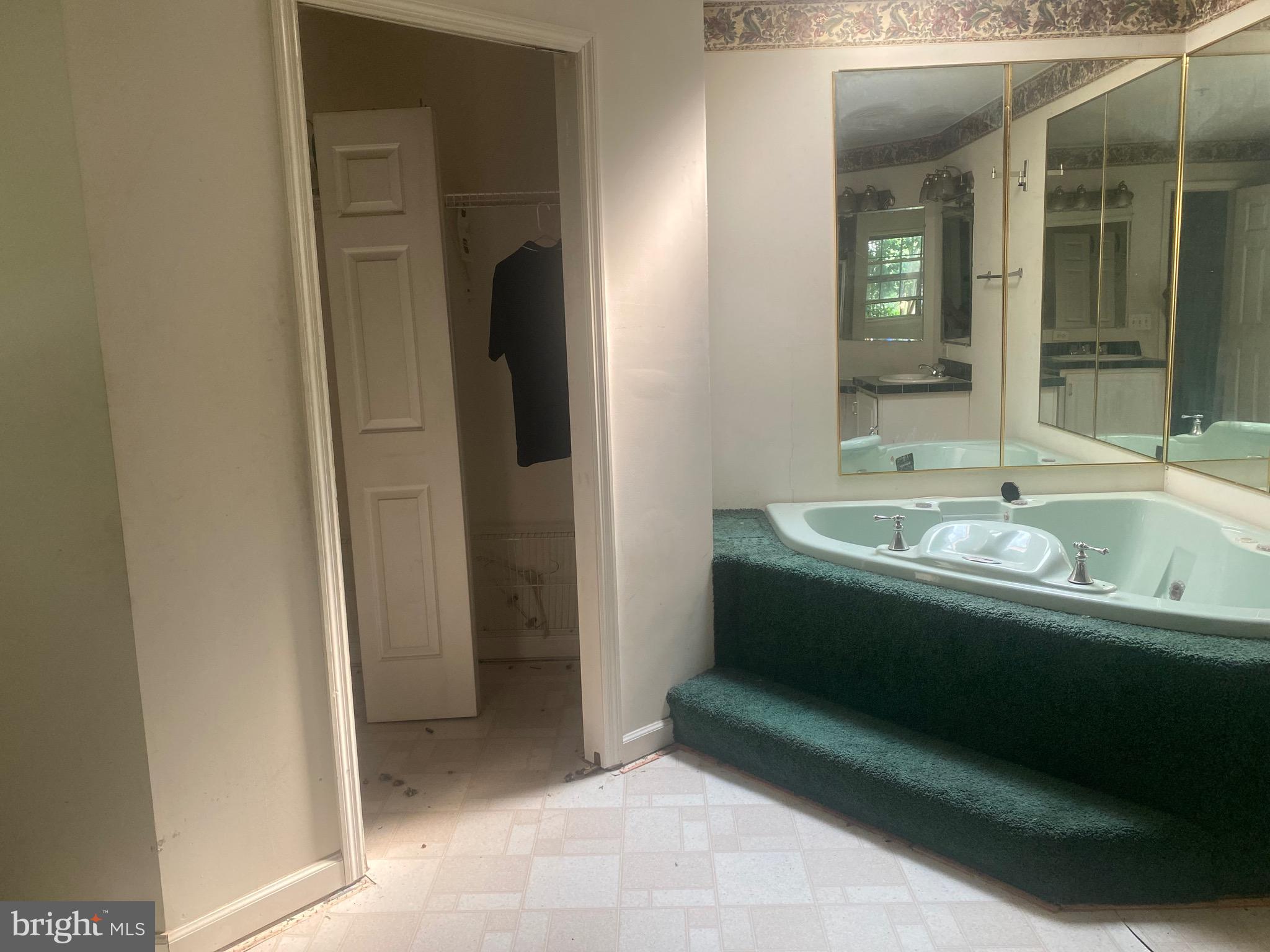 6701 Springbrook Lane Clinton, MD 20735 - Photo 9 of 53 Master bathroom