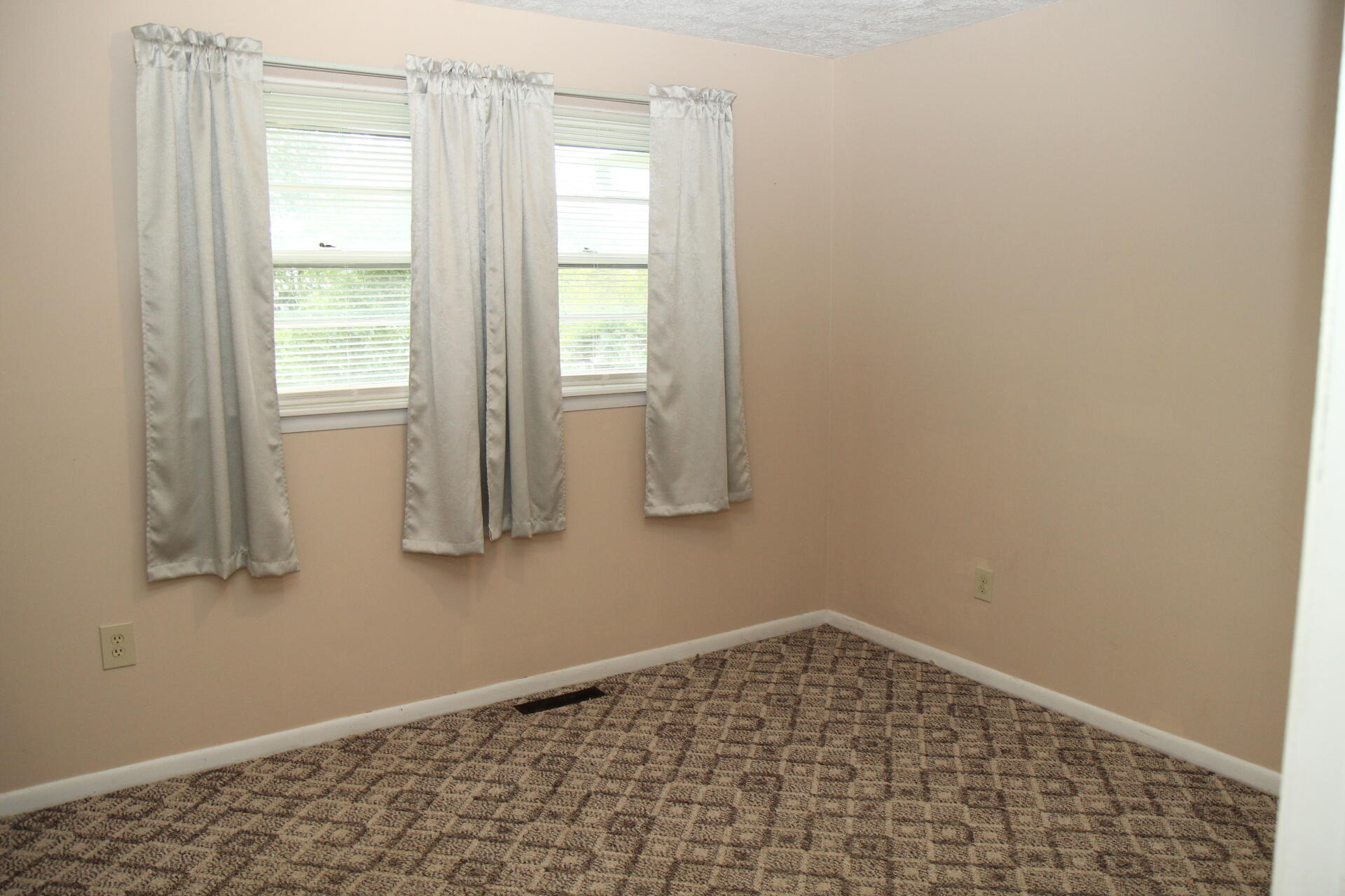 1032 Wisemantown Road Irvine, KY 40336 - Photo 13 of 32 IMG_4619