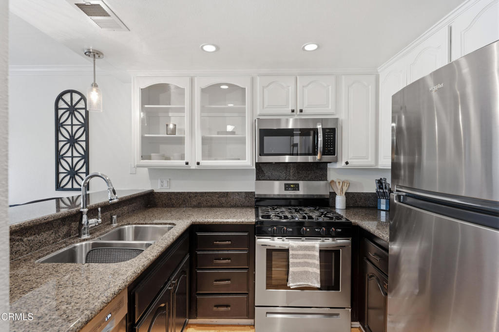 2731 Erringer Road, Unit 86 Simi Valley, CA 93065 - Photo 4 of 11 2731 ERRINGER #86 MLS-14