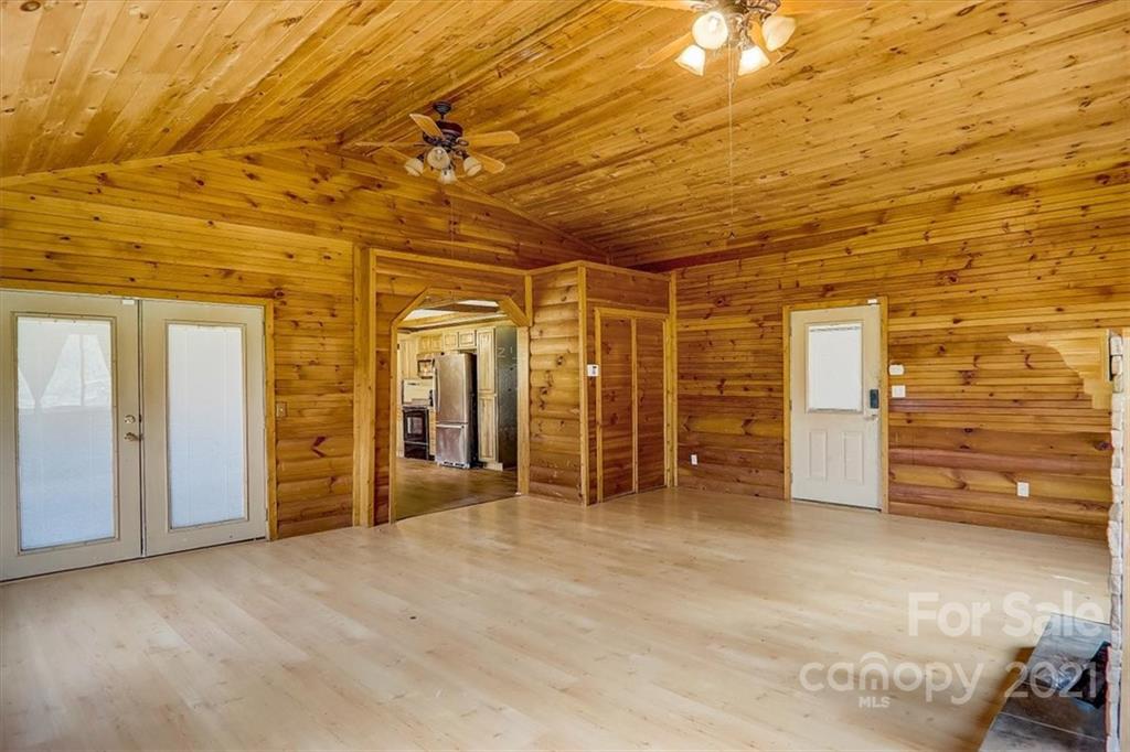 2045 Riddle Farm Road Marshall, NC 28753 - Photo 12 of 38 Gallery Image 12