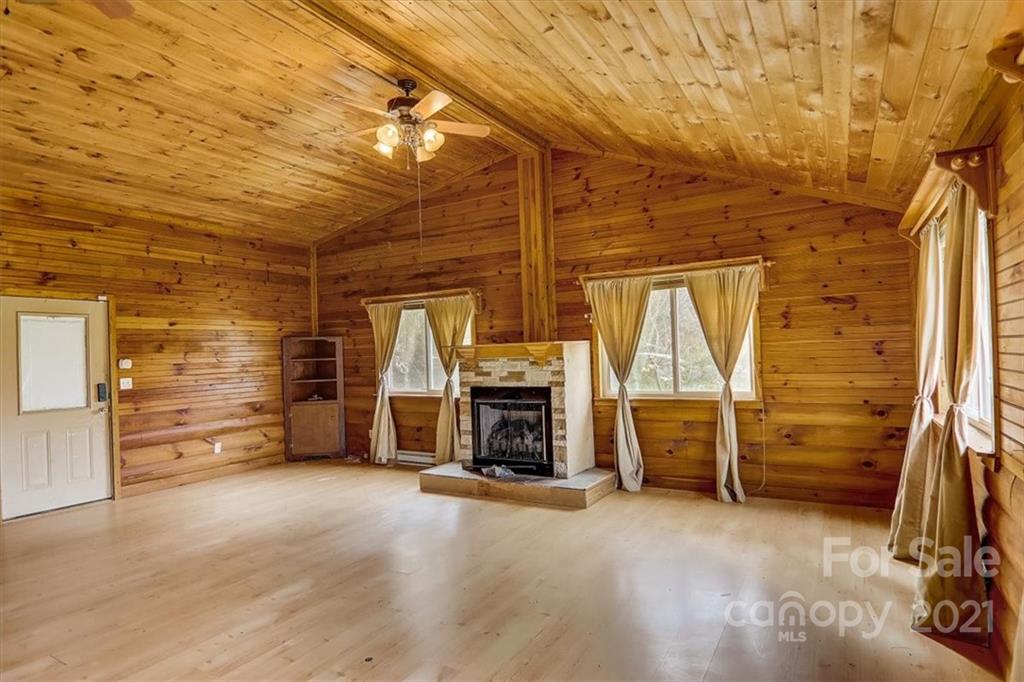 2045 Riddle Farm Road Marshall, NC 28753 - Photo 10 of 38 Gallery Image 10
