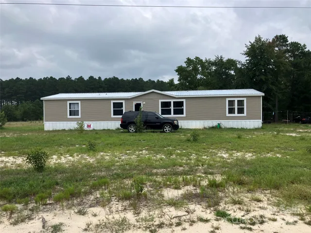 a view of a house with a backyard
