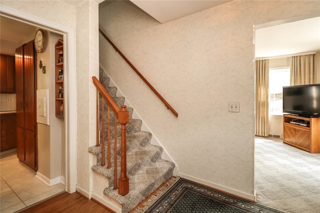 2620 Oakview Drive Irondequoit, NY 14617 - Photo 5 of 26