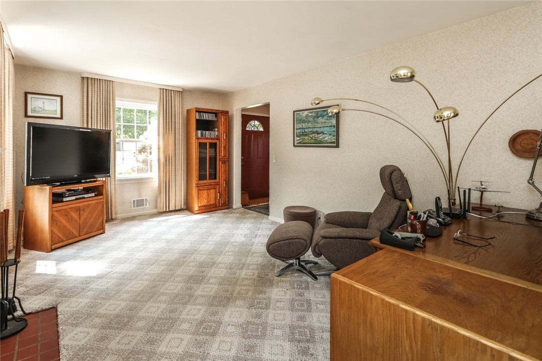 2620 Oakview Drive Irondequoit, NY 14617 - Photo 7 of 26