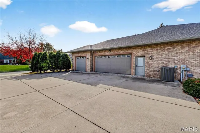 $725,000 | 1504 Gedern Drive, Columbia, IL 62236