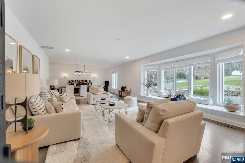 16 East Greenbrook Road Caldwell, NJ 07006 - Photo 9 of 34