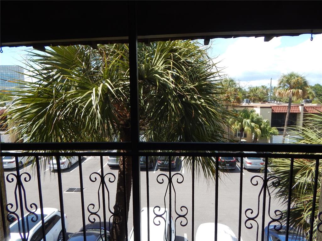 5306 Santa Rosa Court, Unit 342 Tampa, FL 33609 - Photo 23 of 38 a view of a entryway