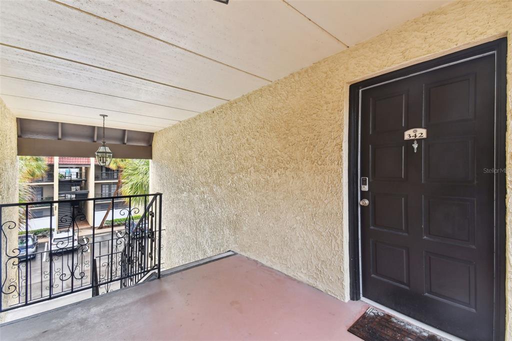 5306 Santa Rosa Court, Unit 342 Tampa, FL 33609 - Photo 5 of 38 a view of entryway