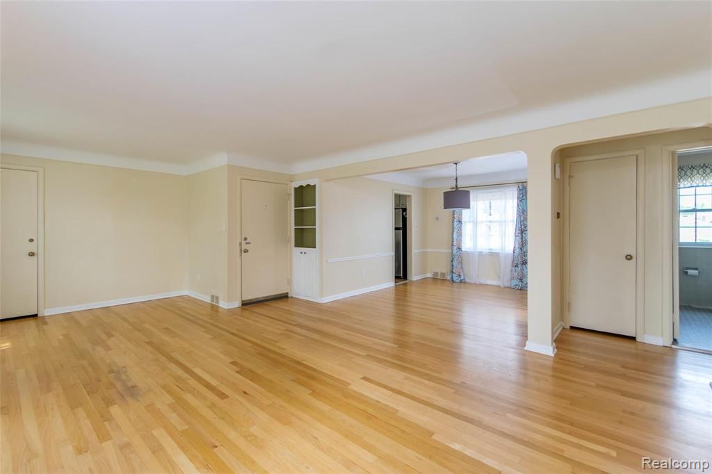 634 Cadieux Road Grosse Pointe, MI 48230 - Photo 9 of 34