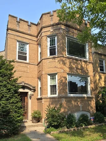 $785,000 | 5910 North Campbell Avenue, Chicago, IL 60659