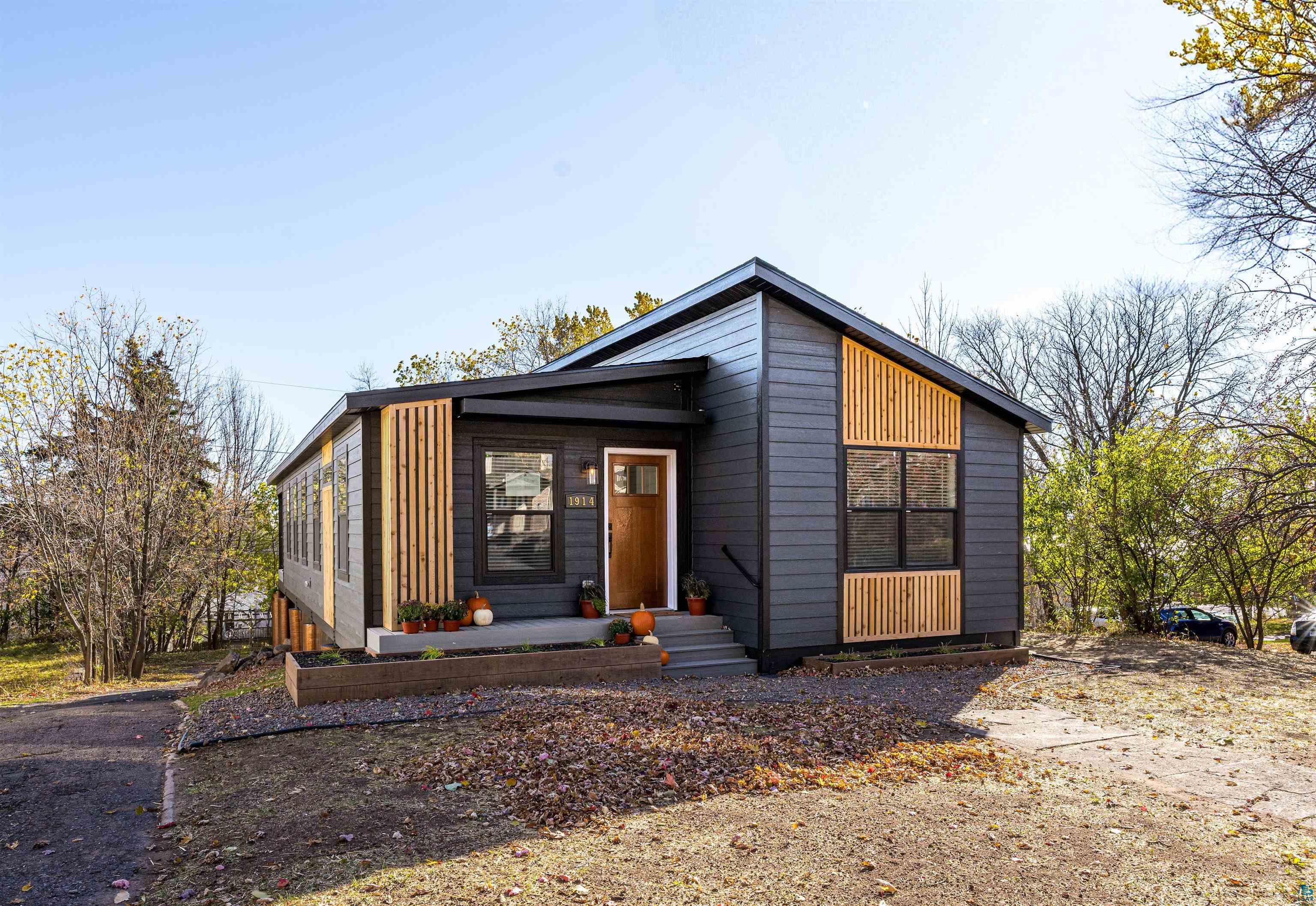 1914 East 1st Street Duluth, MN 55812 - Photo 2 of 26 View NEW 3 Bedroom/2 Bath Modern Designed Home.