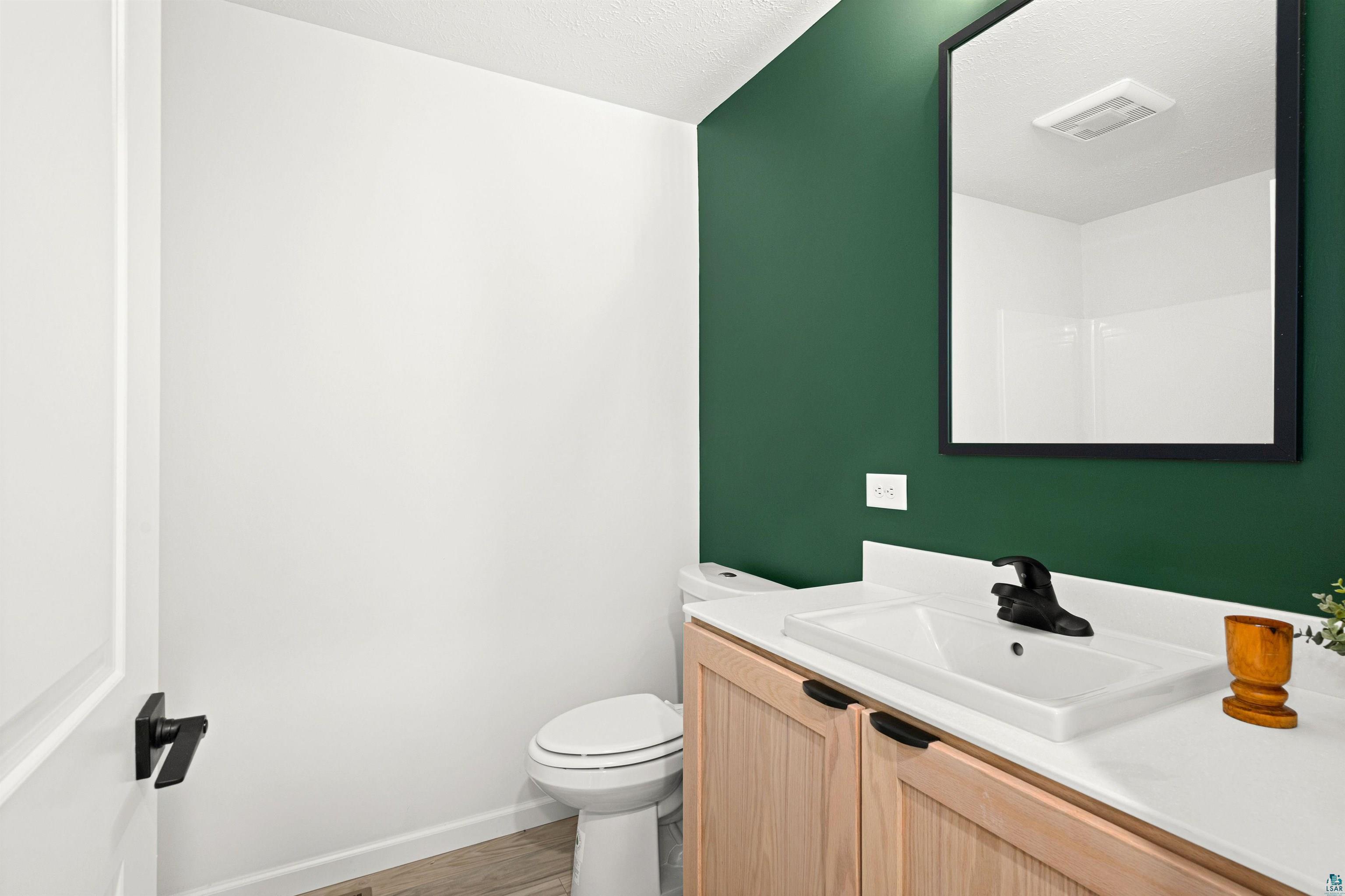 1914 East 1st Street Duluth, MN 55812 - Photo 23 of 26 Full Bathroom in close proximity to bedrooms 2 & 3.