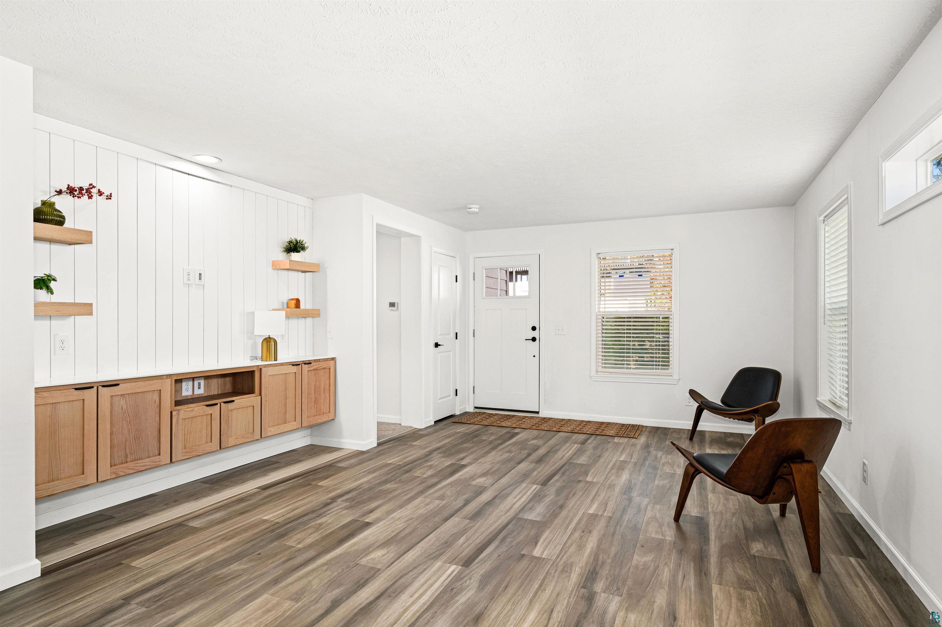 1914 East 1st Street Duluth, MN 55812 - Photo 10 of 26 Very spacious entryway.