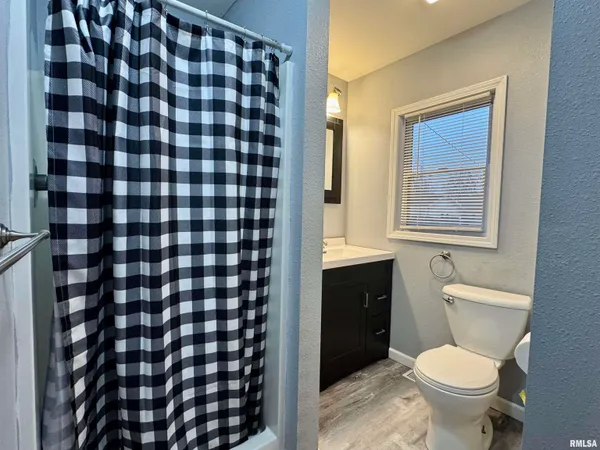 $74,000 | 460 Cole Street, Bushnell, IL 61422