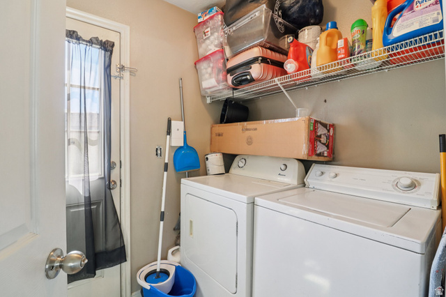 1077 South 1850th Street West Springville, UT 84663 - Photo 19 of 22 Laundry area featuring separate washer and dryer